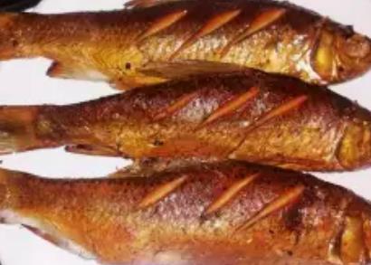 苏桥熏鱼:廊坊文安苏桥镇特产美食小吃熏鱼,产地食品熏鱼,产地宝